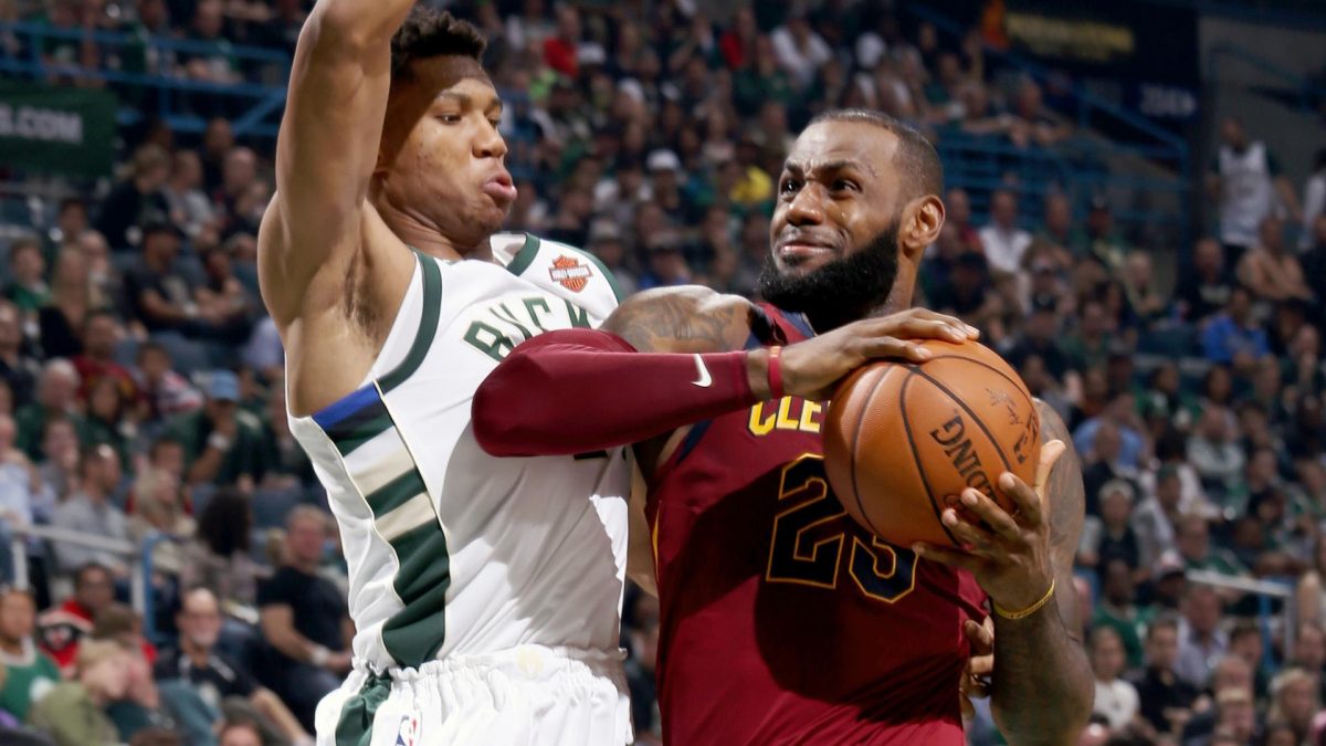 giannis-lebron-cavaliers-bucks-antetokounmpo-37-points-20-10-2017