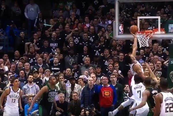 giannis-antetokounmpo-buzzer-beater-vs-boston-celtics-at-game-3-nba-playoffs-2018-milwaukee-bucks-vs-boston-celtics-22-04-2018-MAIN