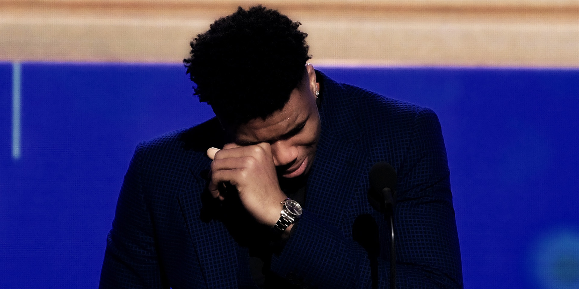 giannis-antetokounmpo-mvp-winner-2019-giannis-in-tears-after-mvp-award-win-los-angeles-2019